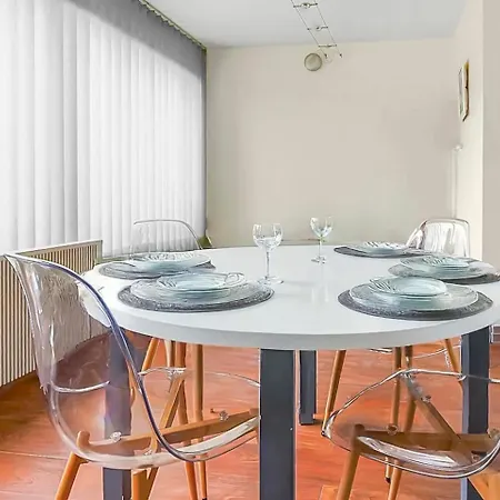 Daire Avec Balcon & Parking Gratuit *