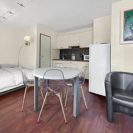 Apartment Avec Balcon & Parking Gratuit *